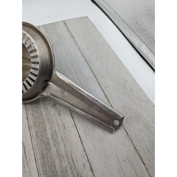 Vintage Foley #4 Hand Held Juicer Reamer Metal aluminum 8 1/4" - Picture 6 of 9